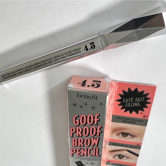 Benefit Cosmetics Goof Proof Brow Pencil in Shade 4.5. - Picture 3 of 3